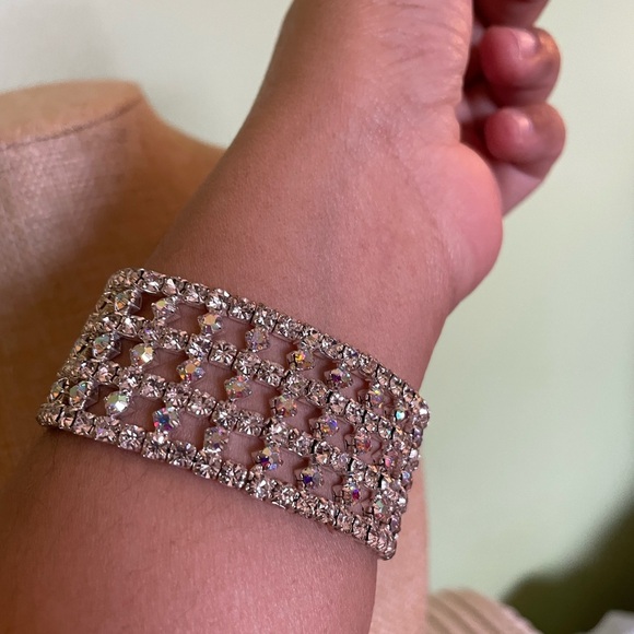 Sparkling AB Crystal Anchor Brooch and Bracelet Set - Picture 12 of 12